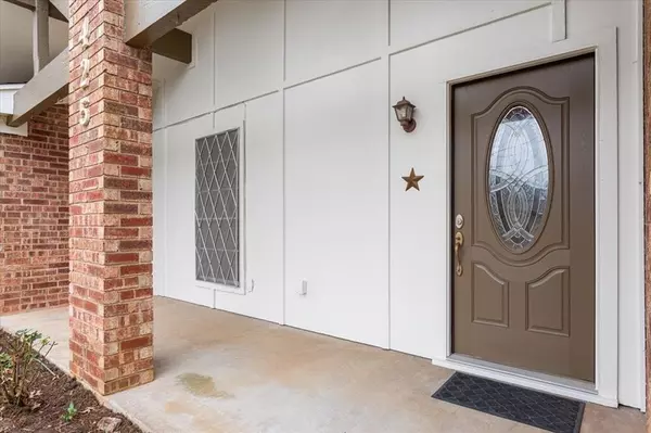 Hewitt, TX 76643,425 Lindenwood Lane W