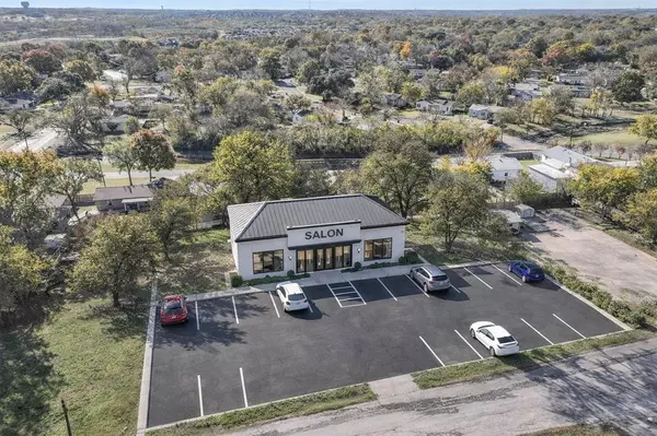 213 W Eldred Street, Burleson, TX 76028