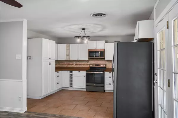 Bedford, TX 76022,812 Jerry Lane