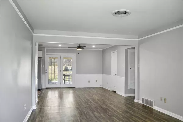 Bedford, TX 76022,812 Jerry Lane