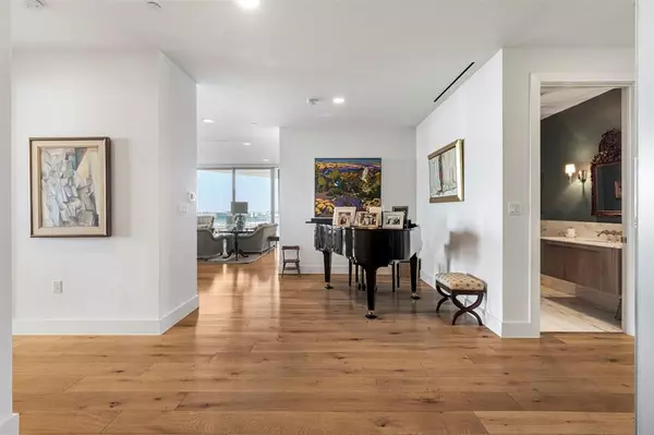 Dallas, TX 75201,3130 N Harwood Street #1503