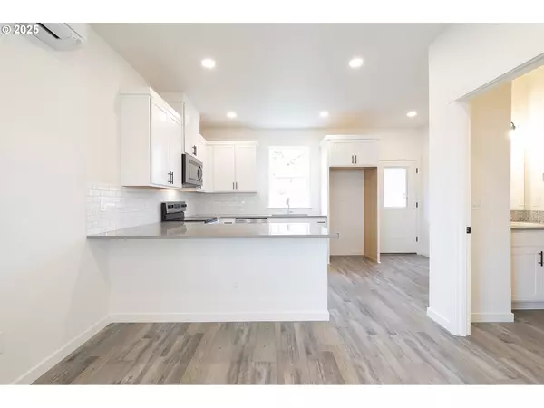 Portland, OR 97236,14722 SE POWELL BLVD