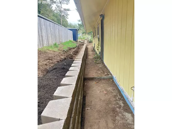 Florence, OR 97439,89301 SHORE CREST DR