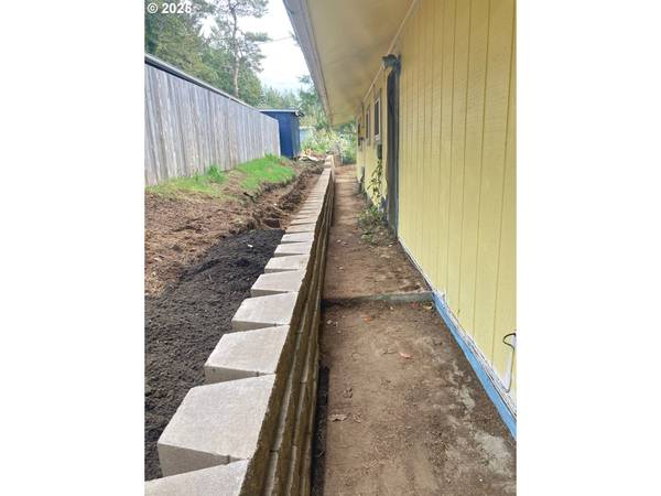 Florence, OR 97439,89301 SHORE CREST DR