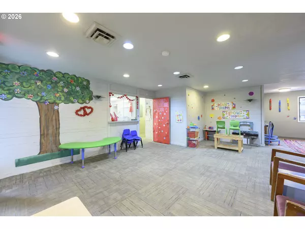 Newberg, OR 97132,504 N VILLA RD