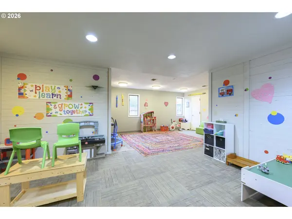 504 N VILLA RD, Newberg, OR 97132