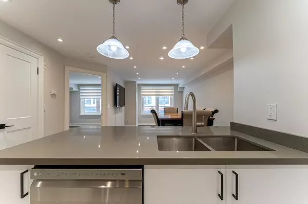 Toronto C02, ON M4V 3B9,1 Balmoral AVE #205