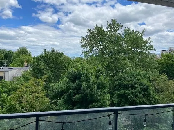 Toronto C02, ON M4V 2K3,609 Avenue RD E #403