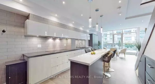 Toronto C01, ON M5V 3T3,36 Blue Jays WAY #711/712