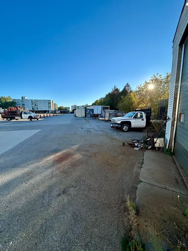 Oshawa, ON L1G 4X1,1279 Simcoe ST N