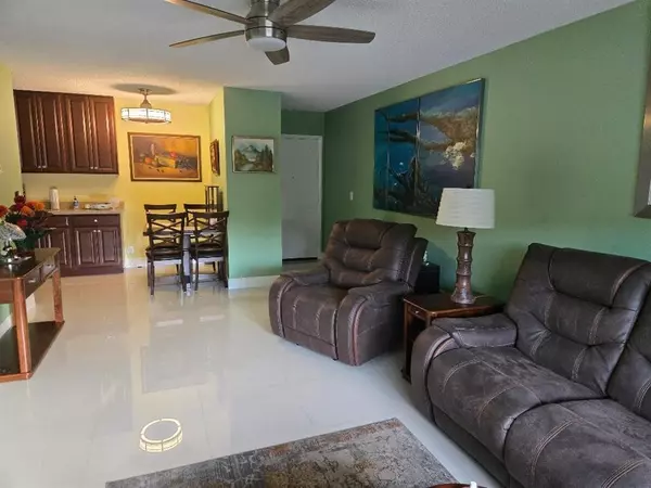 Wilton Manors, FL 33311,669 W Oakland Park Blvd #208-B
