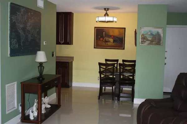 Wilton Manors, FL 33311,669 W Oakland Park Blvd #208-B