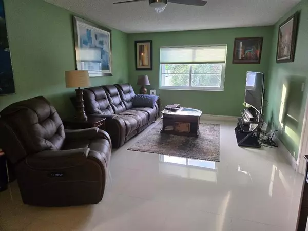 Wilton Manors, FL 33311,669 W Oakland Park Blvd #208-B