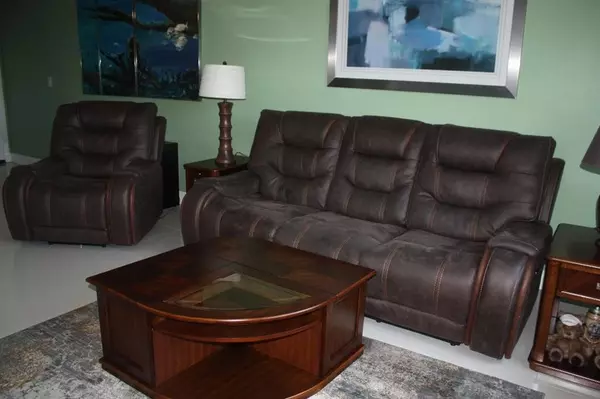 Wilton Manors, FL 33311,669 W Oakland Park Blvd #208-B