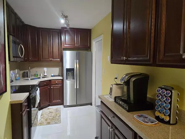 Wilton Manors, FL 33311,669 W Oakland Park Blvd #208-B