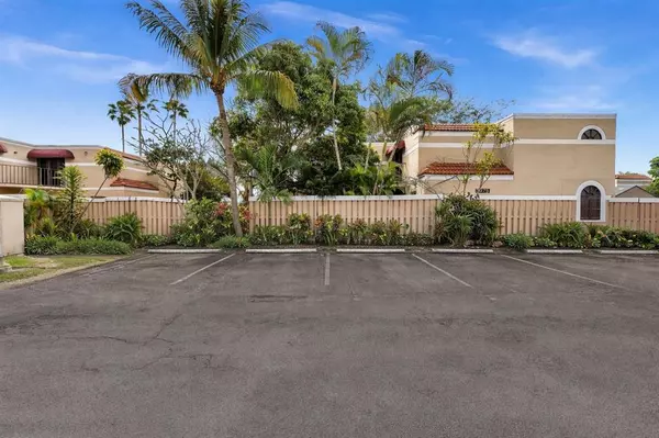 Delray Beach, FL 33445,3975 Village Dr #B