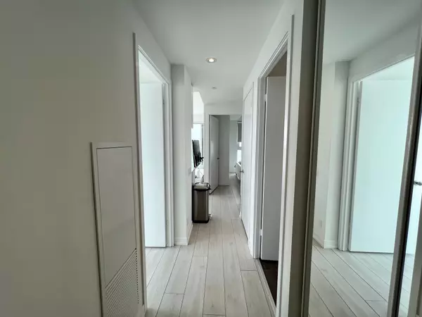 Vaughan, ON L4K 0J5,5 Buttermill AVE #4203