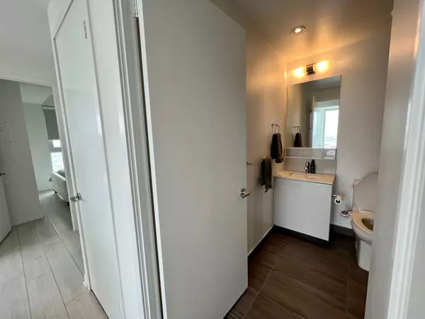 Vaughan, ON L4K 0J5,5 Buttermill AVE #4203