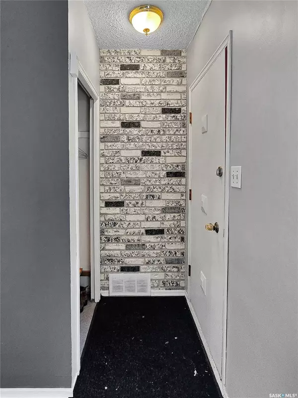 Saskatoon, SK S7J 0B2,215 Isabella STREET E