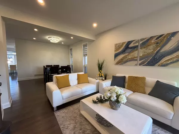 Kanata, ON K2V 0L8,561 Honeylocust AVE