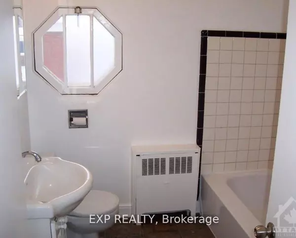 Carlington - Central Park, ON K1Z 5Y3,879 Kirkwood AVE