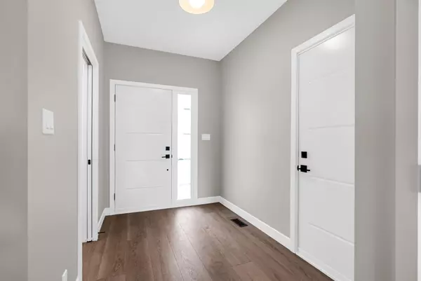 South Glengarry, ON K0C 2C0,6831 Monument WAY