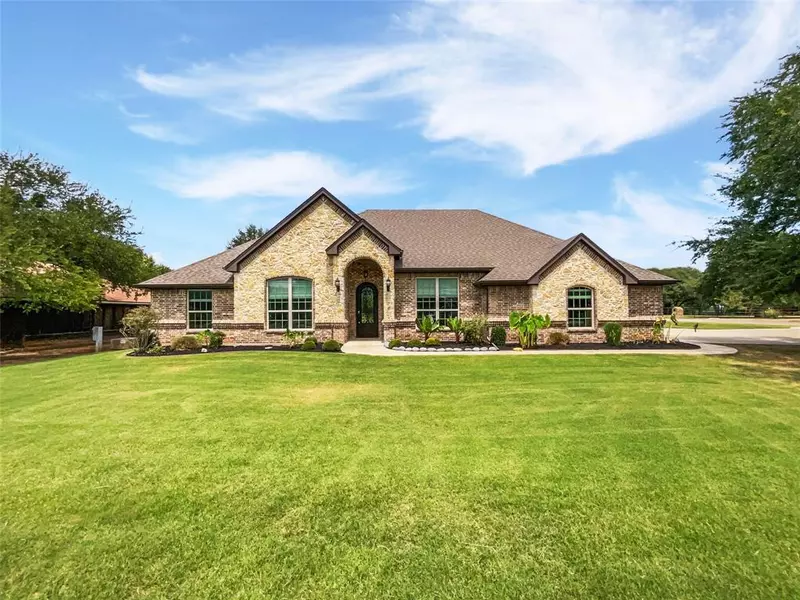 2214 Tree Top Court, Granbury, TX 76049
