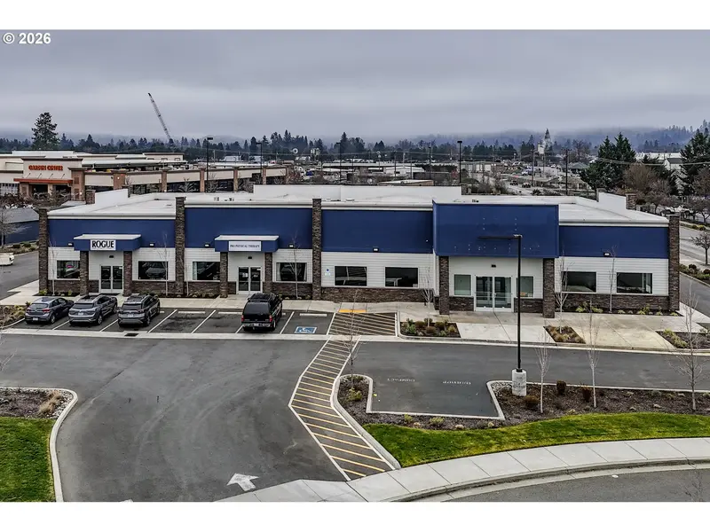 135 NE MILL ST, Grants Pass, OR 97526