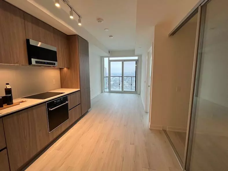 Toronto C10, ON M4P 1V7,110 Broadway AVE #2111S