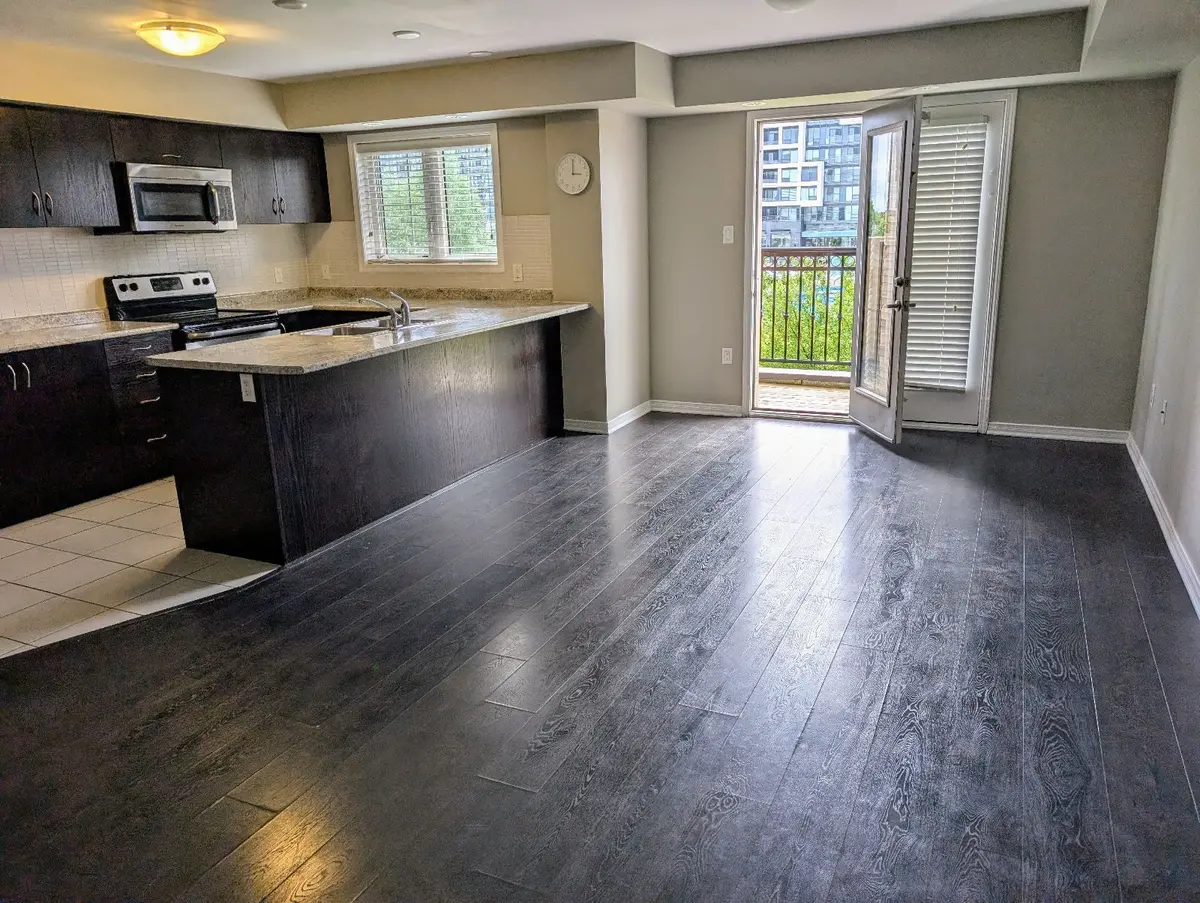 Oakville, ON L6M 0S4,2441 Greenwich DR #69