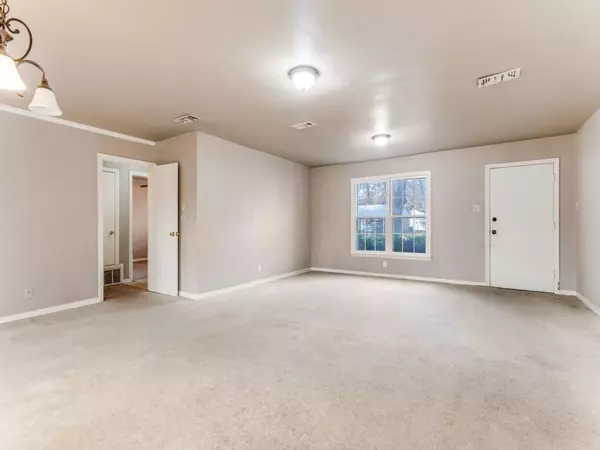 River Oaks, TX 76114,800 Thersa Drive