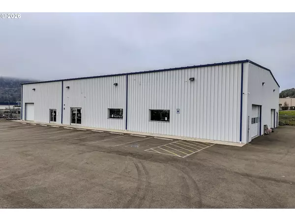 Roseburg, OR 97470,428 NE NEWTON CREEK DR