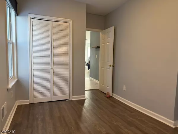 West Orange Twp., NJ 07052,19 Cross St #1