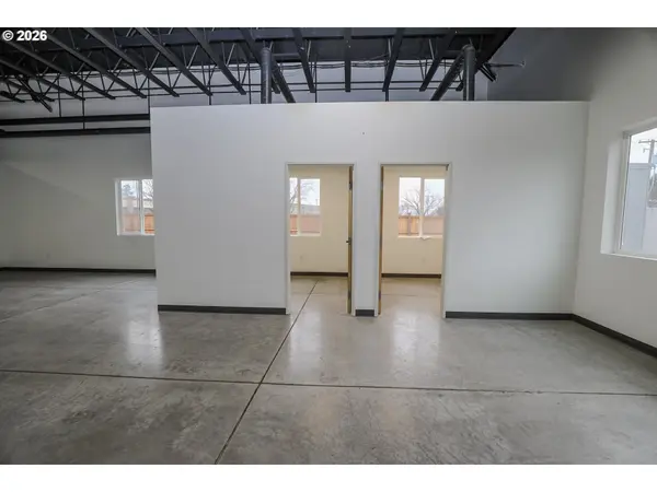 135 NE MILL ST, Grants Pass, OR 97526