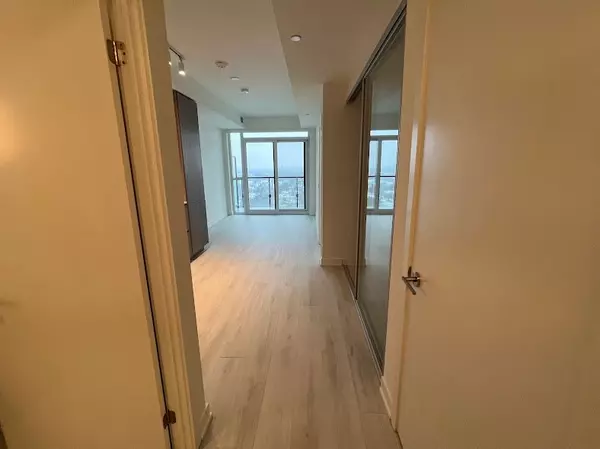 Toronto C10, ON M4P 1V7,110 Broadway AVE #2111S