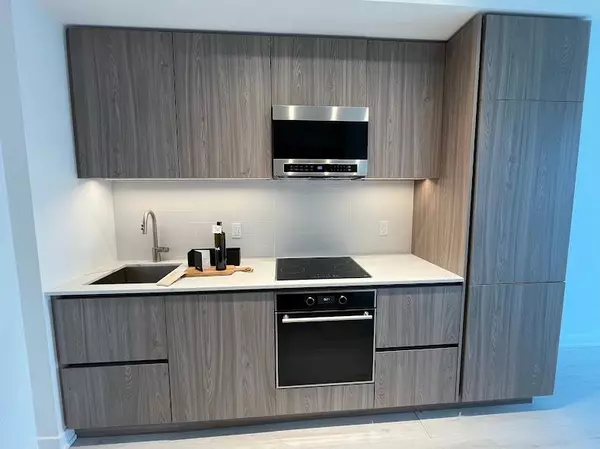 Toronto C10, ON M4P 1V7,110 Broadway AVE #2111S