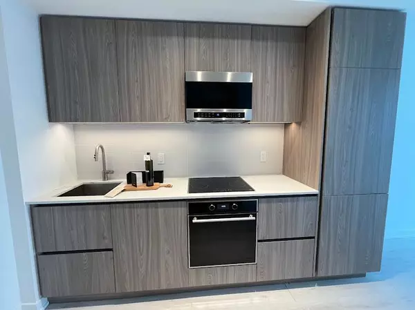 Toronto C10, ON M4P 1V7,110 Broadway AVE #2111S