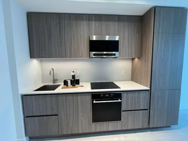 Toronto C10, ON M4P 1V7,110 Broadway AVE #2111S