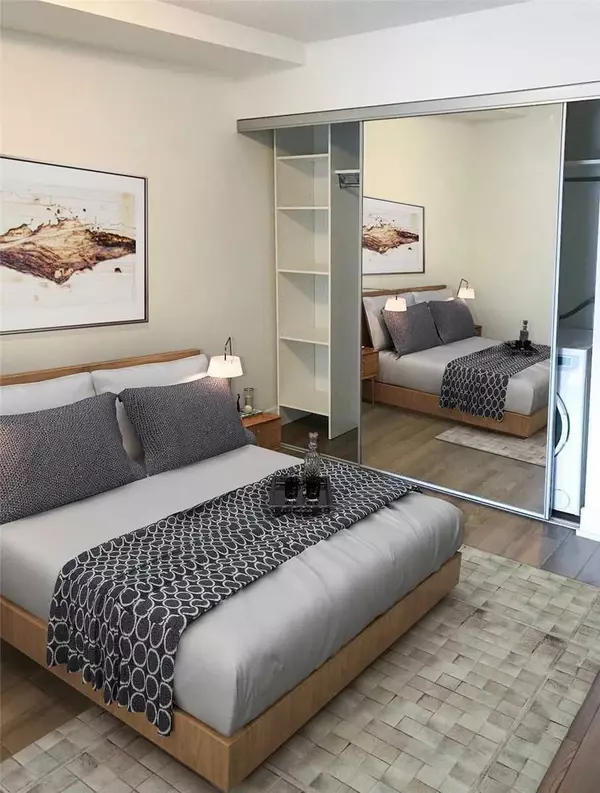 Toronto C01, ON M5V 0B4,318 Richmond ST W #914