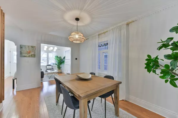 Toronto E03, ON M4J 4C2,925 Greenwood AVE