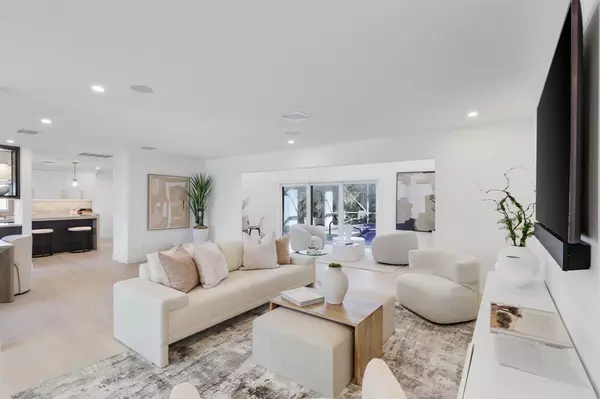 Boca Raton, FL 33432,735 NE 6th St