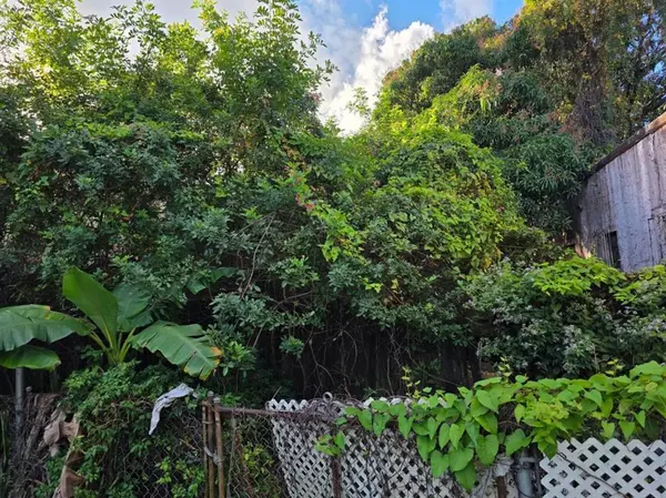 Miami, FL 33127,660 NW 43rd St