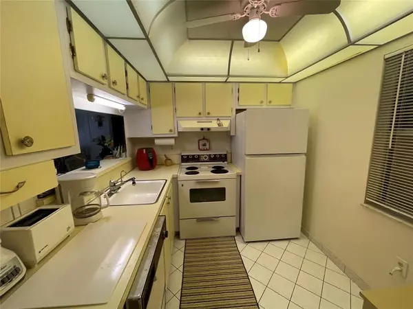 Tamarac, FL 33321,9200 Lime Bay Blvd #209