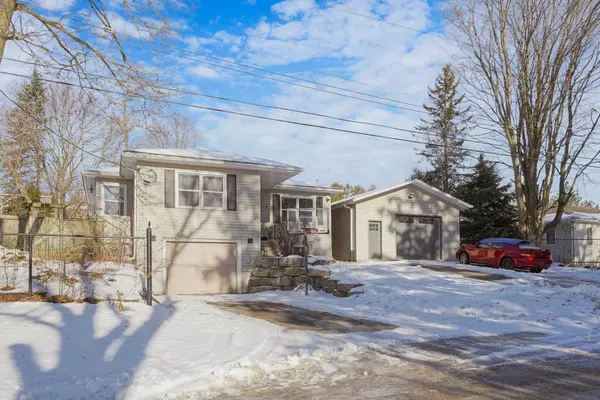 Whitchurch-stouffville, ON L4A 3G5,8 Victor DR