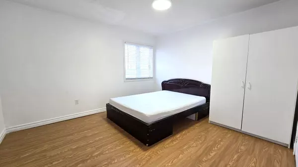 Markham, ON L3R 4T2,3 Merry Brook LN