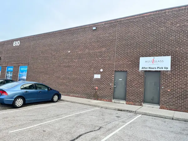 610 Hanlan RD #1, Vaughan, ON L4L 4Y1