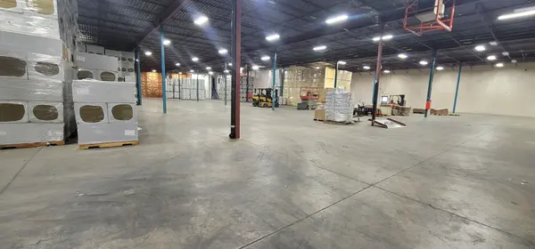 610 Hanlan RD #1, Vaughan, ON L4L 4Y1