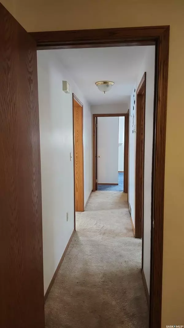 Oxbow, SK S0C 2B0,524 Boscurvis AVENUE