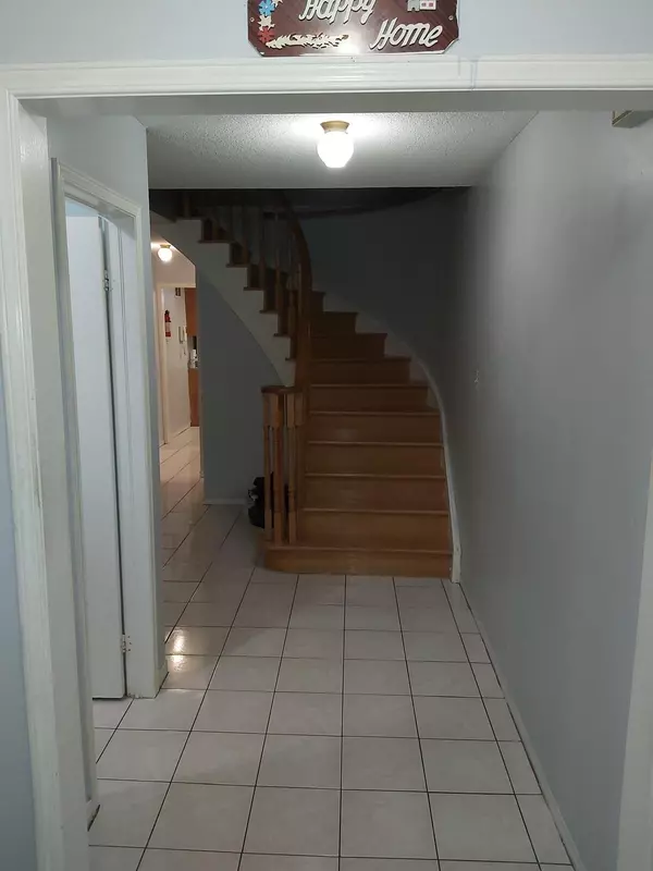 Brampton, ON L6Y 4K2,154 Torrance Wood