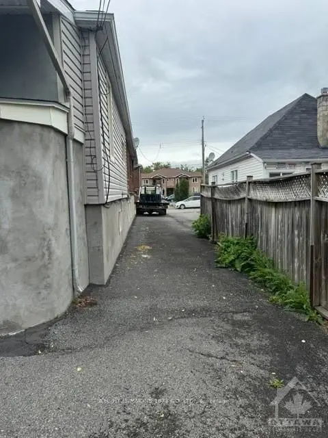 Carlington - Central Park, ON K1Z 8E6,1250 Dorchester AVE